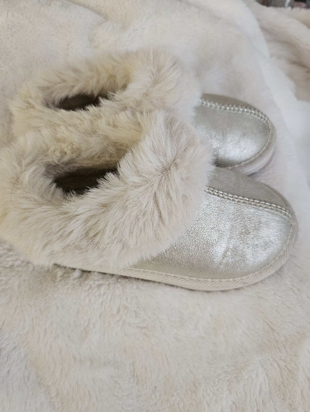 Kids Shoes Easy To put On, Metallic Silver Faux-Fur Slip-On Slippers Size 10t